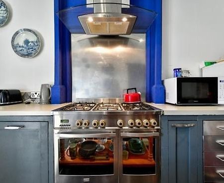 Quirky 4 Bedroom Apartment With Terrace Cardiff Dış mekan fotoğraf