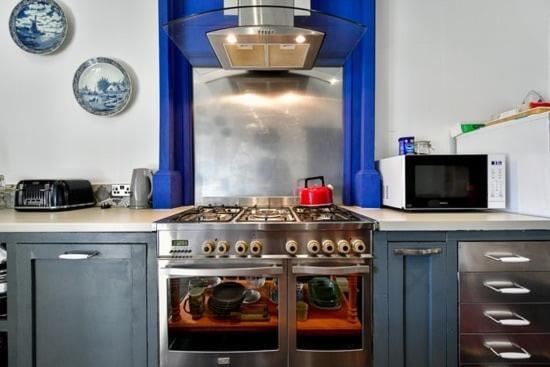 Quirky 4 Bedroom Apartment With Terrace Cardiff Dış mekan fotoğraf