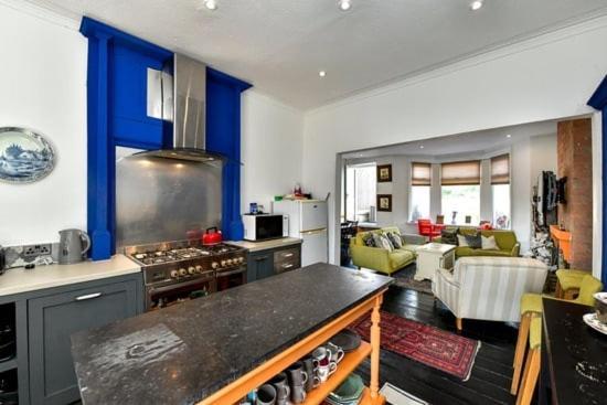 Quirky 4 Bedroom Apartment With Terrace Cardiff Dış mekan fotoğraf