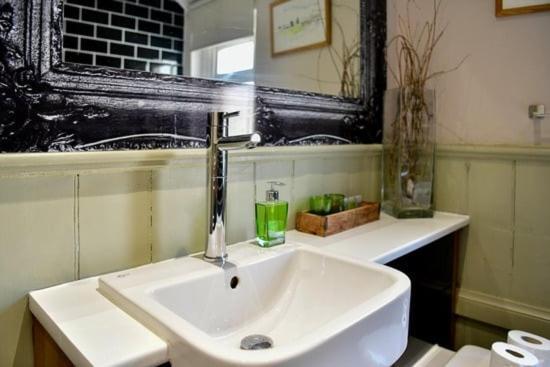 Quirky 4 Bedroom Apartment With Terrace Cardiff Dış mekan fotoğraf