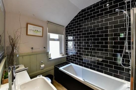 Quirky 4 Bedroom Apartment With Terrace Cardiff Dış mekan fotoğraf